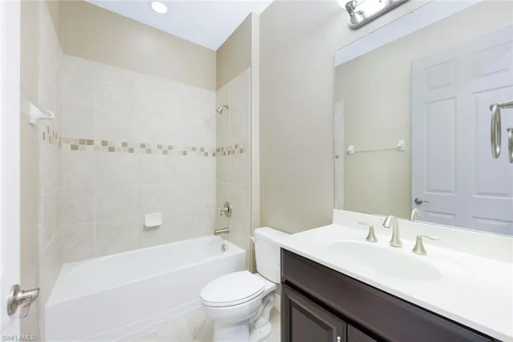 Tiled tub/shower combo in the 2nd guest bath