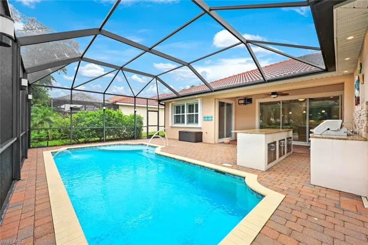 Beautiful pool area with outdoor kitchen