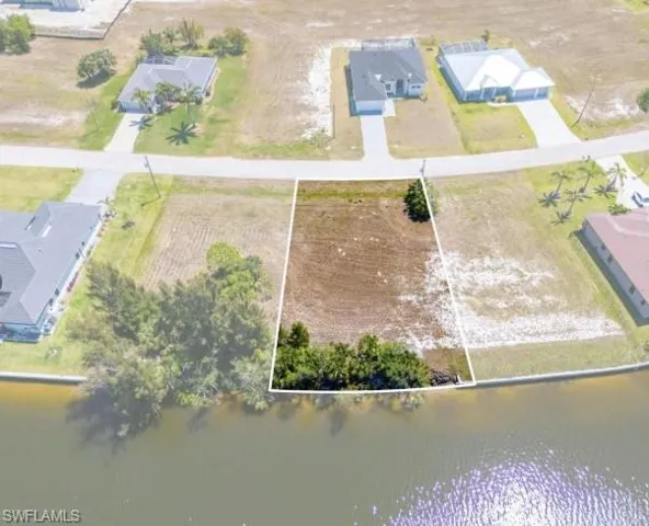 2306 Nw 37th Pl, Cape Coral, Florida 33993
