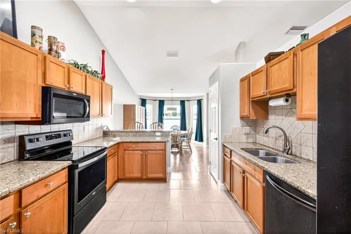 1417 Nw 16th Pl, Cape Coral, Florida 33993