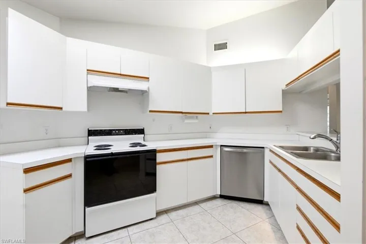 Spacious countertops