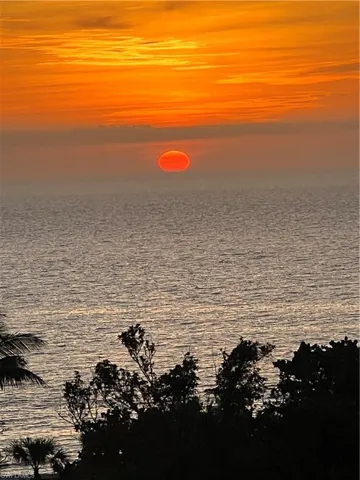 Sunset from 707 lanaiIn person it really looks this good.