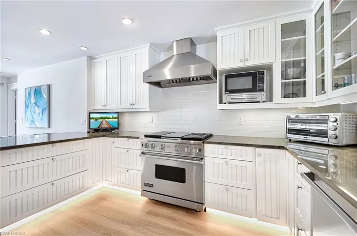 326  Burning Tree  DR, Naples, FL 34105