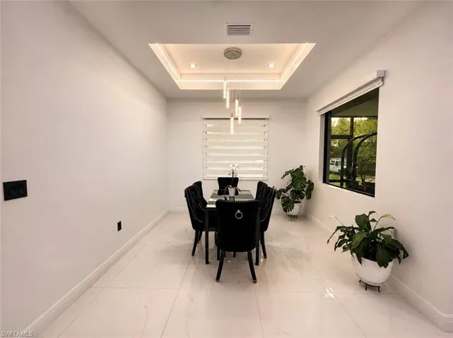 Recessed tray ceiling with integrated lighting