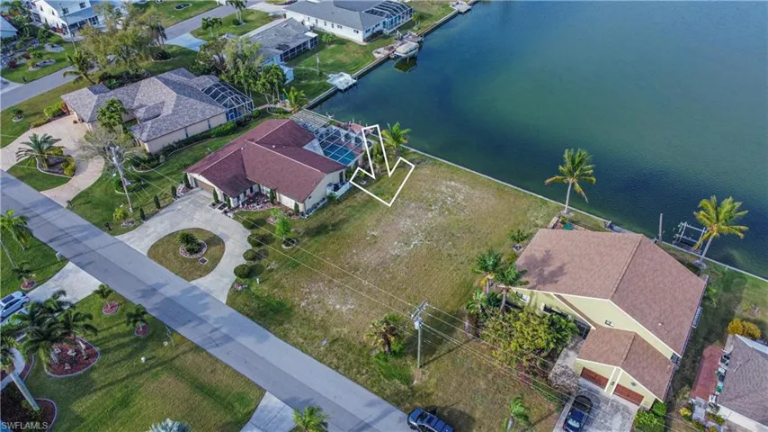 204 SE 12th AVE, CAPE CORAL FL 33990