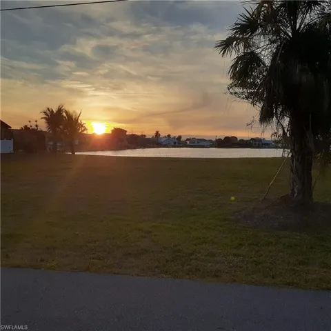 204 SE 12th AVE, CAPE CORAL FL 33990