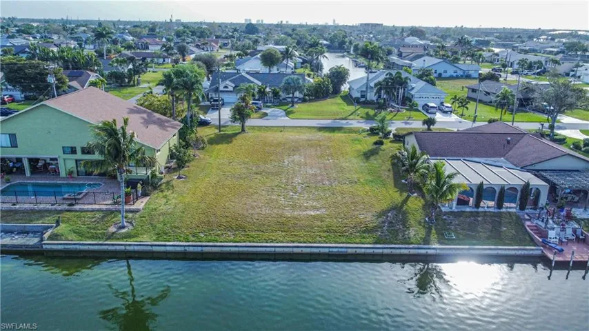 204 SE 12th AVE, CAPE CORAL FL 33990