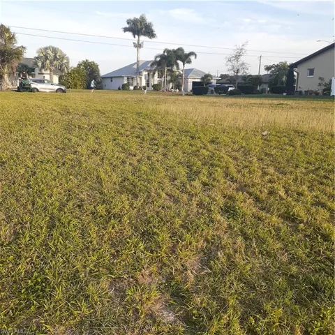 204 SE 12th AVE, CAPE CORAL FL 33990