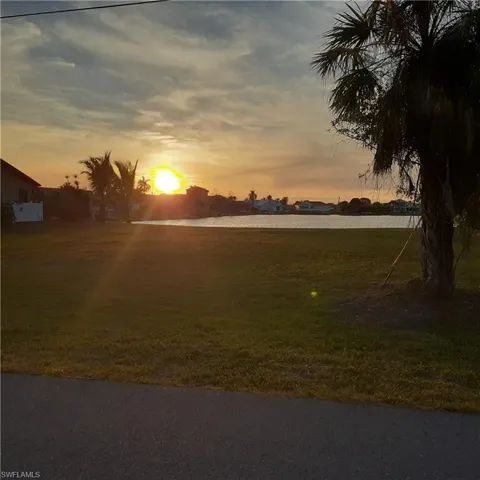 204 SE 12th AVE, CAPE CORAL FL 33990