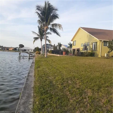 204 SE 12th AVE, CAPE CORAL FL 33990
