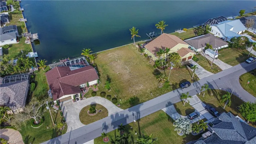 204 SE 12th AVE, CAPE CORAL FL 33990