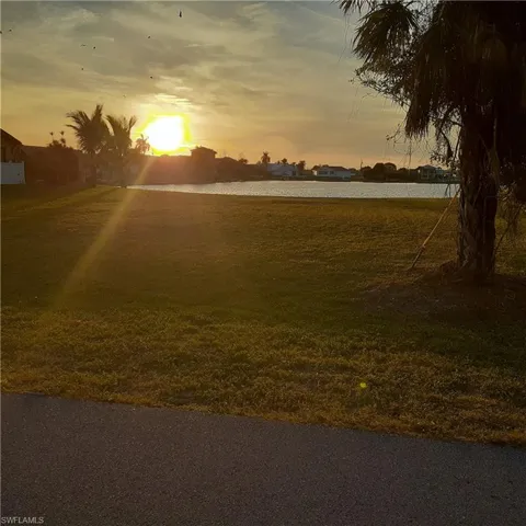 204 SE 12th AVE, CAPE CORAL FL 33990