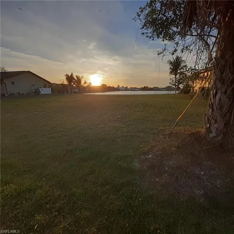204 SE 12th AVE, CAPE CORAL FL 33990
