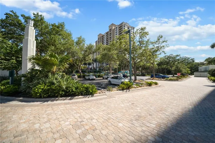 7515 Pelican Bay Blvd 10d, Naples, Florida 34108