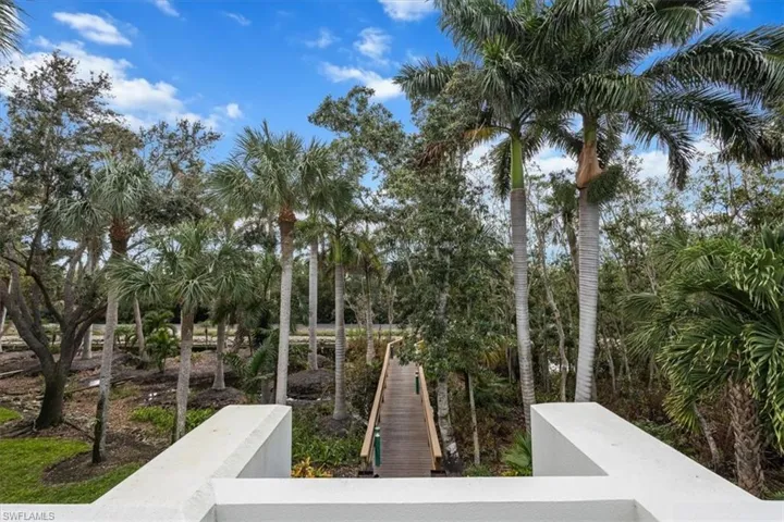 7515 Pelican Bay Blvd 10d, Naples, Florida 34108