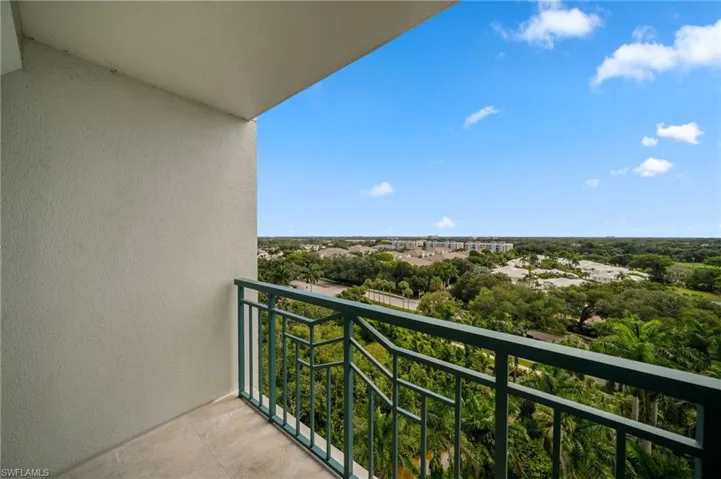 7515 Pelican Bay Blvd 10d, Naples, Florida 34108