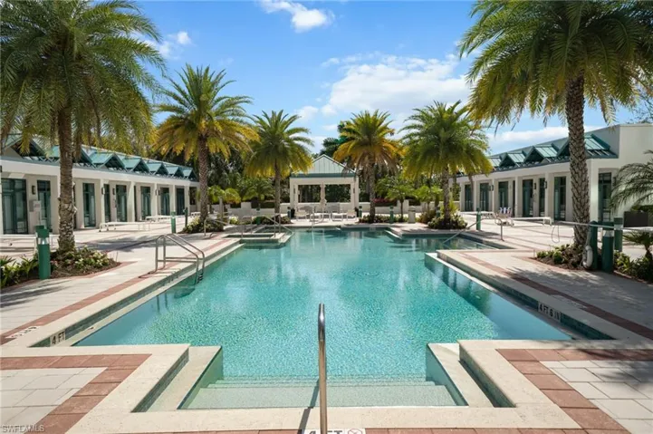 7515 Pelican Bay Blvd 10d, Naples, Florida 34108