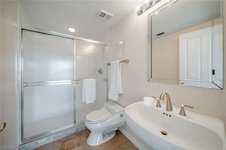 7515 Pelican Bay Blvd 10d, Naples, Florida 34108