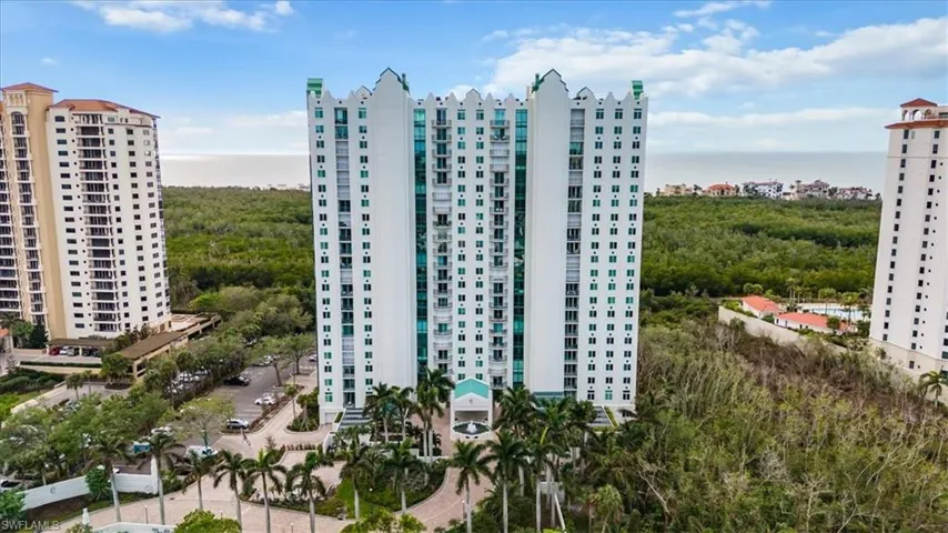7515 Pelican Bay Blvd 10d, Naples, Florida 34108
