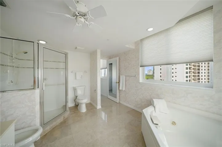 7515 Pelican Bay Blvd 10d, Naples, Florida 34108