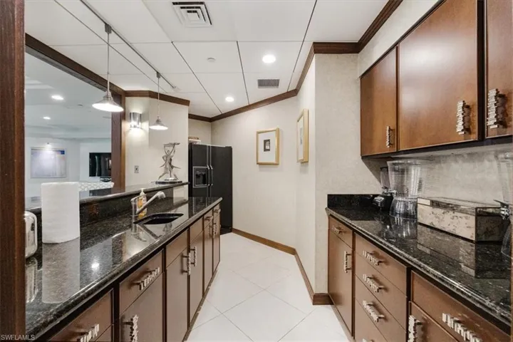 7515 Pelican Bay Blvd 10d, Naples, Florida 34108