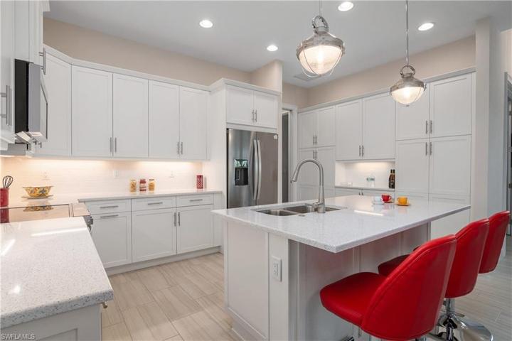 Cool Pendant Light Fixtures Brighten up the Island.