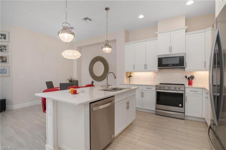 Nice Shot of the Island and workspace this Plan Offers. Nice Fixtures too.