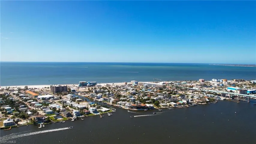 19281 #32-33 San Carlos Blvd, Fort Myers Beach, Florida 33931