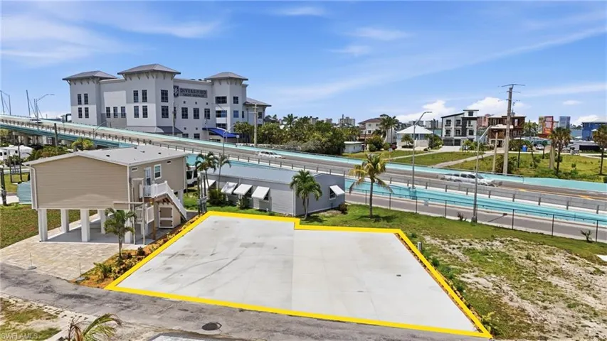19281 #32-33 San Carlos Blvd, Fort Myers Beach, Florida 33931