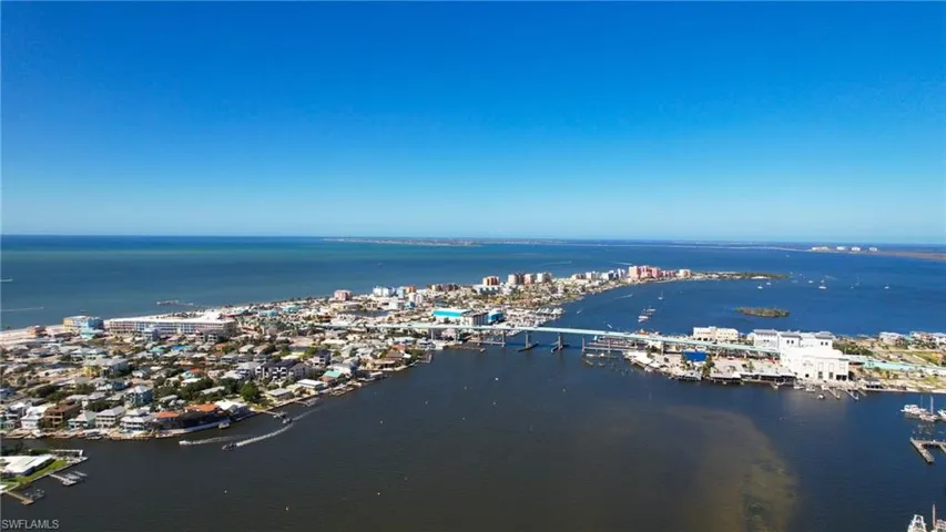 19281 #32-33 San Carlos Blvd, Fort Myers Beach, Florida 33931