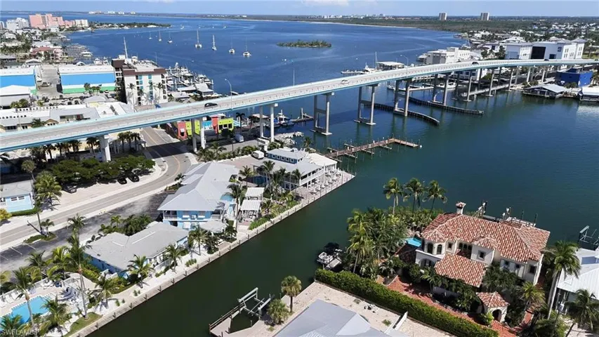 19281 #32-33 San Carlos Blvd, Fort Myers Beach, Florida 33931