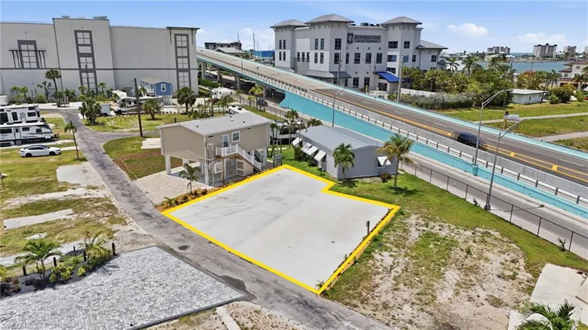 19281 #32-33 San Carlos Blvd, Fort Myers Beach, Florida 33931