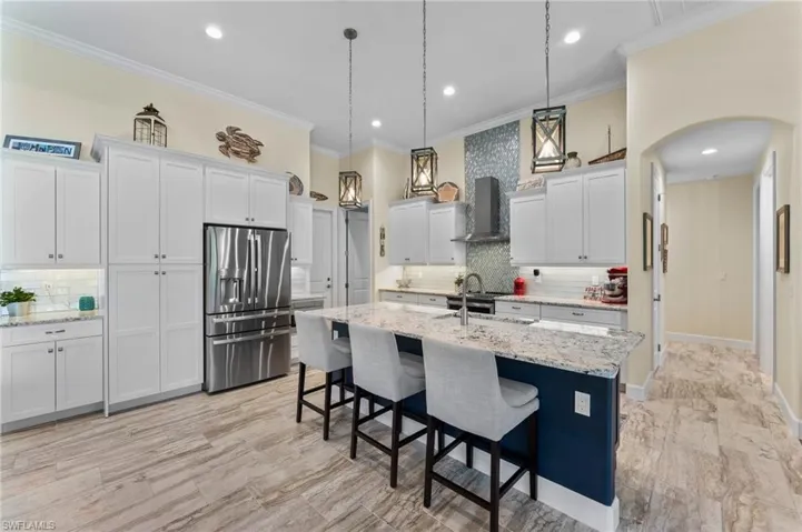 So much to LOVE about this Kitchen.