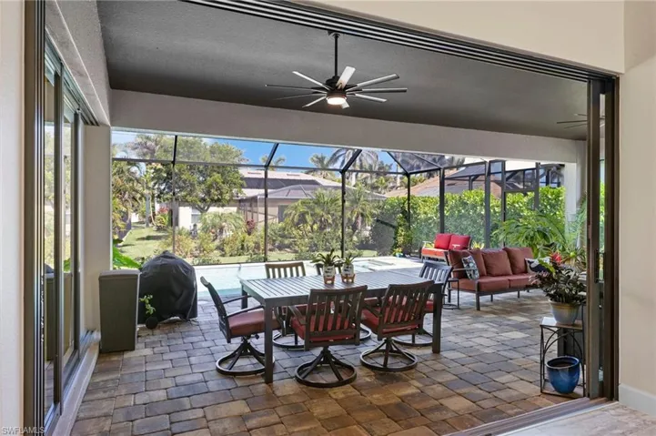 Lanai. Sliders are POCKETING on both sides.