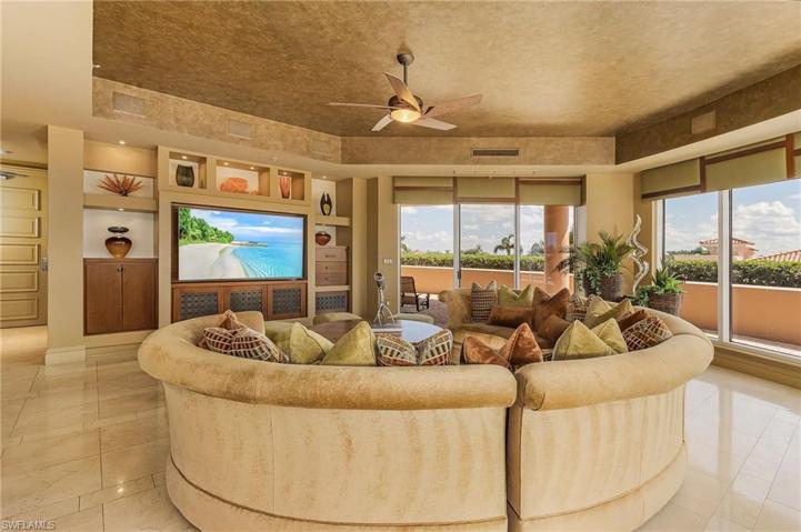 Family rooms flows into kitchen and 2nd dining
