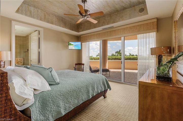 Guest bedroom w access to patio