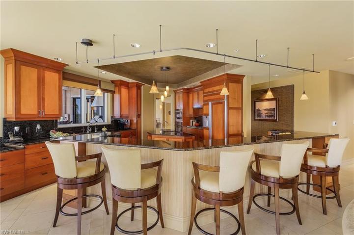 Large seating areas in kitchen for entertaining