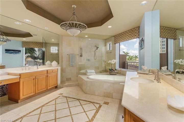 Primary bath dual sinks and jetted tub