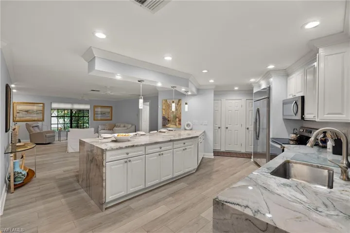 2259 Queens Way, Naples, Florida 34112