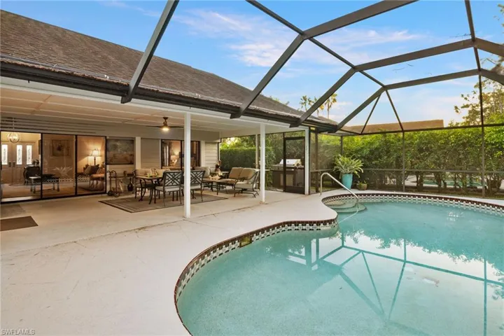 2259 Queens Way, Naples, Florida 34112