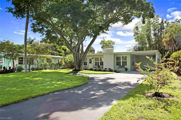 982 13th St N, Naples, Florida 34102
