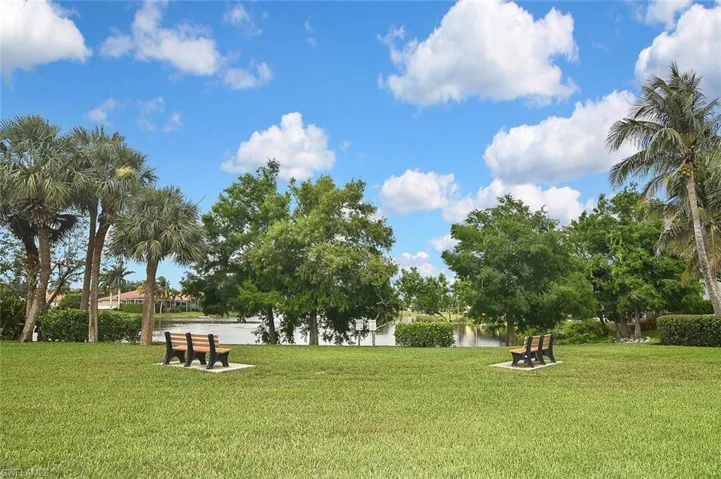 ....what a great place to view the water birds while chatting with your neighbors!