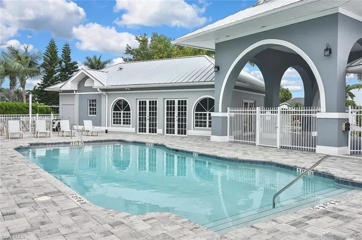 Community pool & clubhouse
