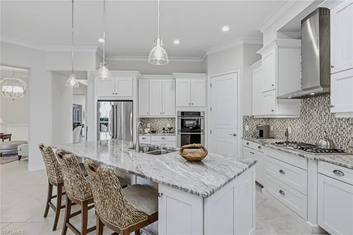 9454 Lagomar Ct, Naples, Florida 34114