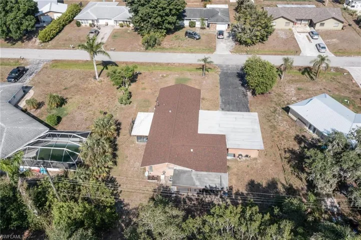 Birds eye view of property featuring a residential view