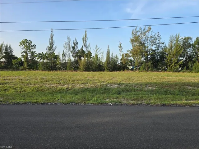 2124 Ne 35th Ln, Cape Coral, Florida 33909