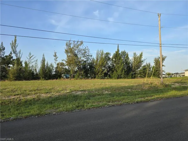2124 Ne 35th Ln, Cape Coral, Florida 33909