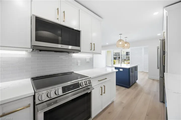 333 Harbour Dr 109, Naples, Florida 34103