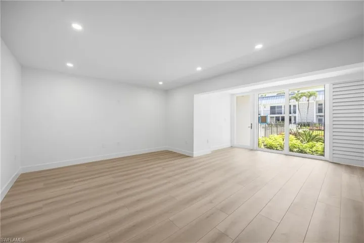 333 Harbour Dr 109, Naples, Florida 34103