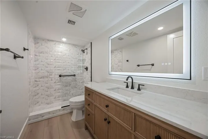 333 Harbour Dr 109, Naples, Florida 34103